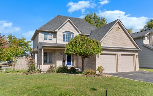 76 ROCHELLE Crescent